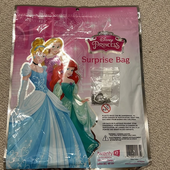 NWT - Unicorn heart necklace and Disney princess surprise bag. - Picture 5 of 5